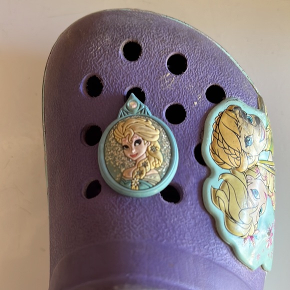 Frozen Light up crocs size C8 - Picture 3 of 4